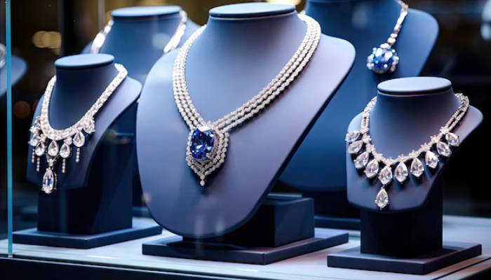 مزایای استفاده از ویترین جواهر فروشی