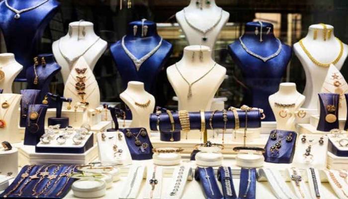 آشنایی با ویژگی های بهترین کف چین برای ویترین جواهر