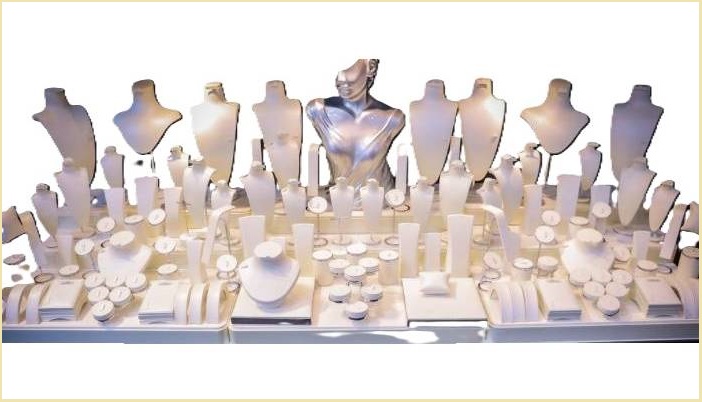 طرح‌ های مختلف ویترین لاکچری طلا فروشی