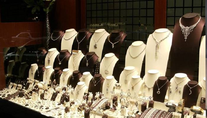 ویترین جواهر برای جذب نسل جوان