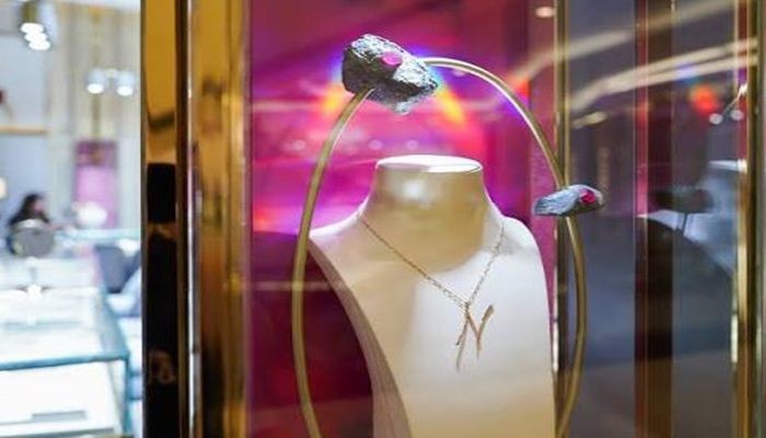 چطور محصولات جدید را متمایز در ویترین جواهر نشان دهیم ؟
